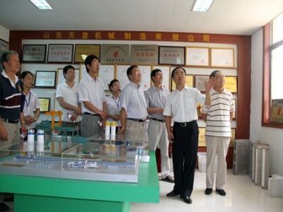 2012.7.28日山東天意兩項(xiàng)科技成果鑒定順利通過(guò)，北京領(lǐng)導(dǎo)專家，到我公司參觀指導(dǎo)